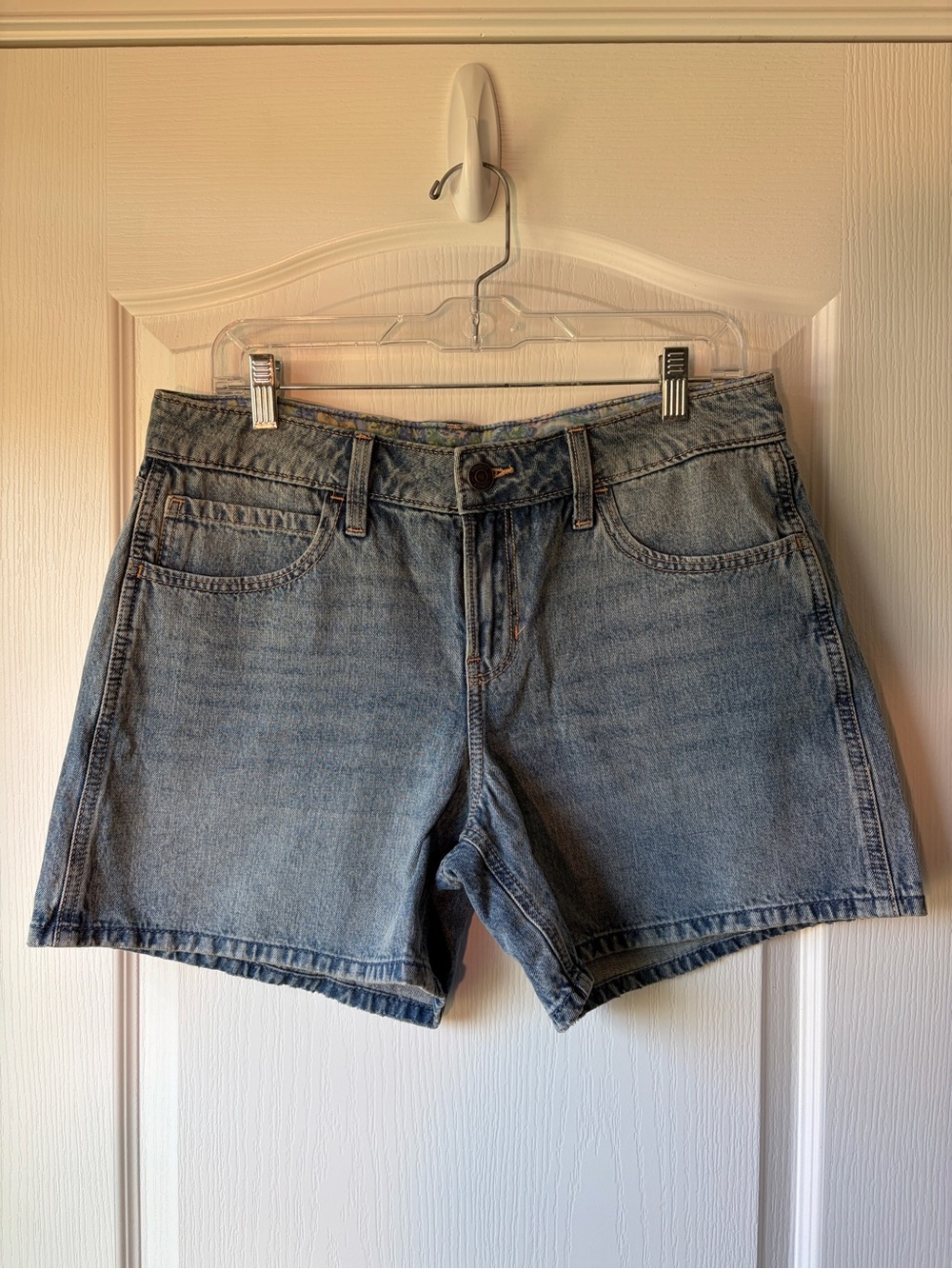 Hollister Light Blue Denim Low Rise Women's Shorts size 28 | 6 H1